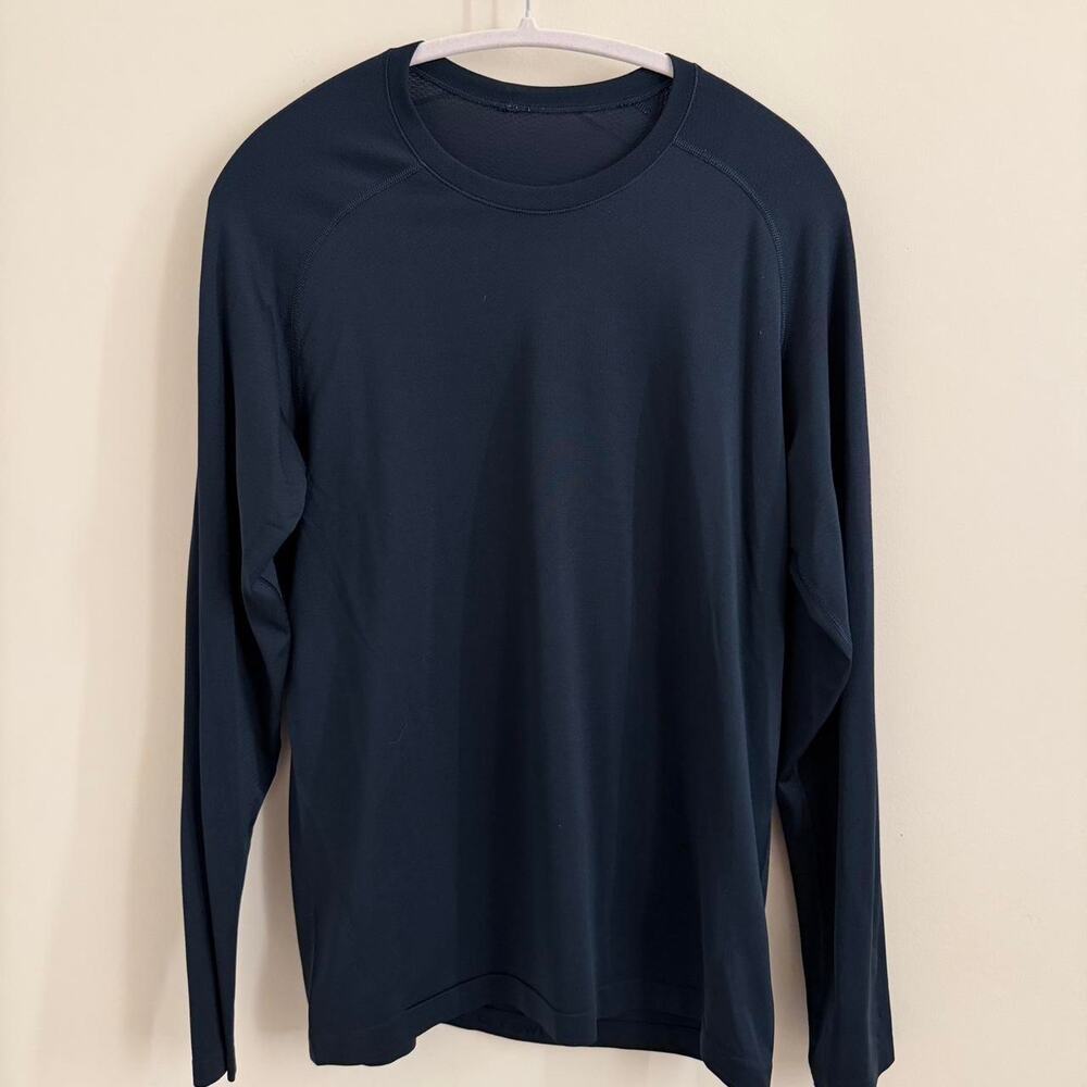 men’s navy LULULEMON metal vent tech long sleeve [M]